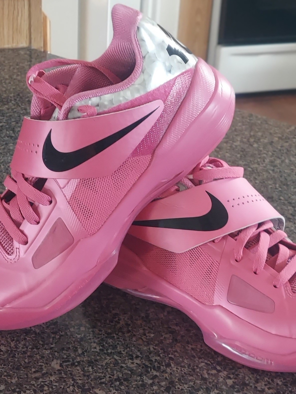 Nike KD Pink Basketball Shoes – Women’s Size 6.5 – New Without Box